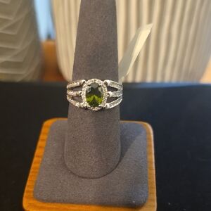 GEMSTONE KiNG Peridot Silver and Green Gemstone Ring